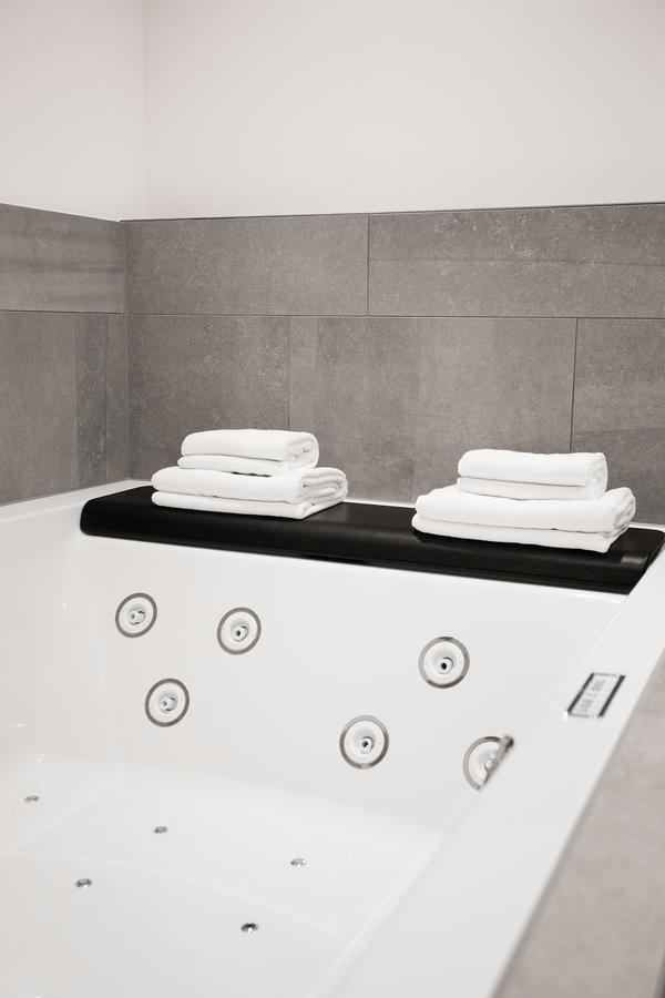 Kamer met Queensize Bed en Hot Tub